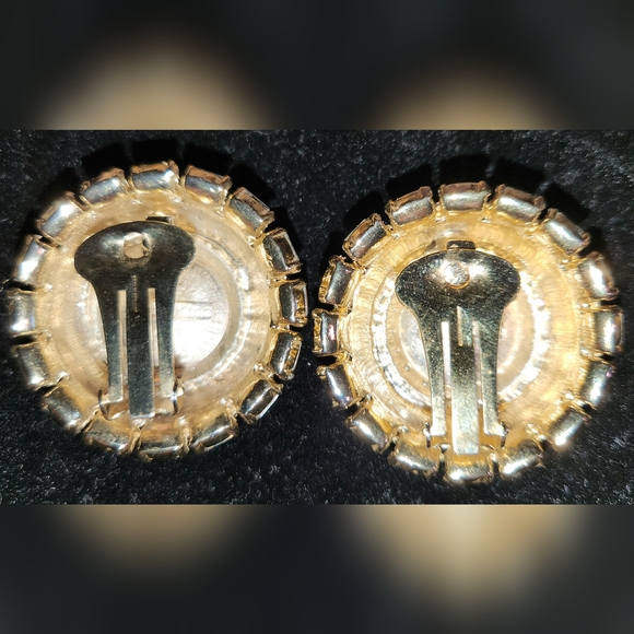 Valentino Garavani 🇨🇮 Italian VTG Black Cabachon Gold Plated Clip-on Earrings - Picture 6 of 10